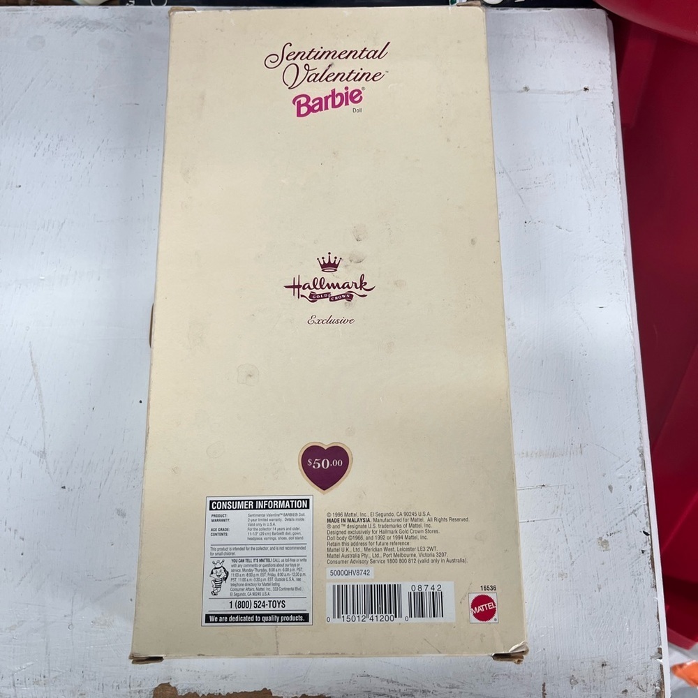 Barbie | Hallmark Edition Sentimental Valentine Barbie - Picture 2 of 3